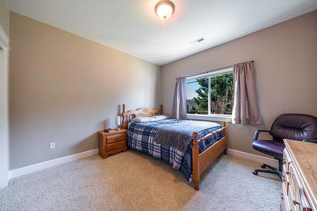 4584 Wolf Run Drive, Medford, OR 97504