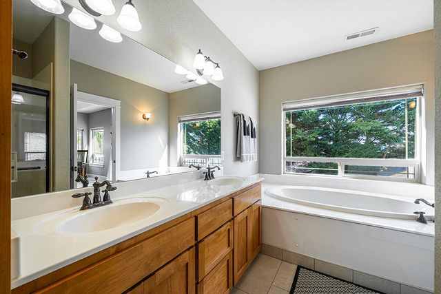 4584 Wolf Run Drive, Medford, OR 97504