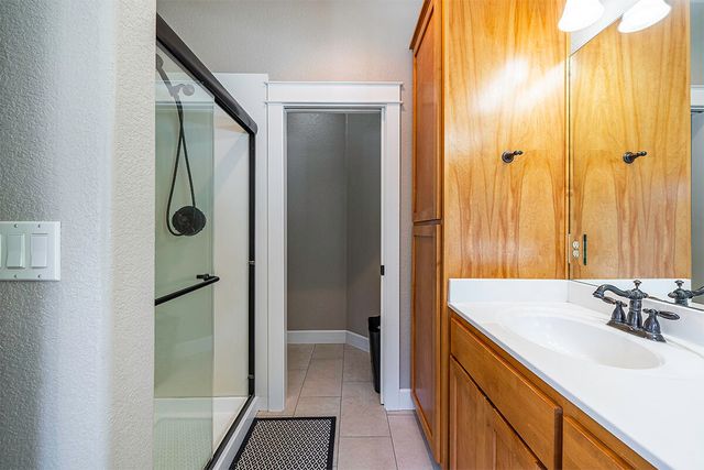 4584 Wolf Run Drive, Medford, OR 97504