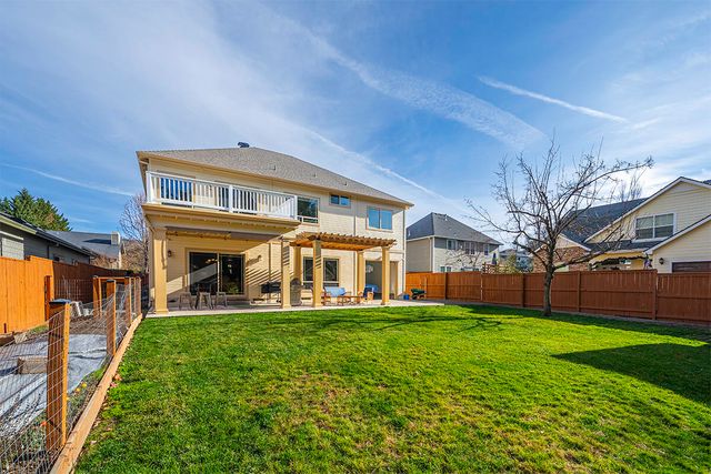 4584 Wolf Run Drive, Medford, OR 97504