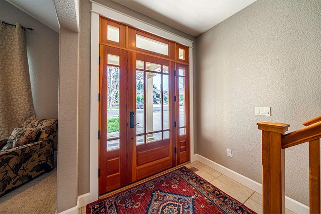 4584 Wolf Run Drive, Medford, OR 97504