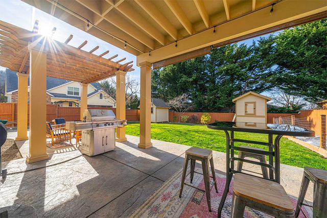 4584 Wolf Run Drive, Medford, OR 97504