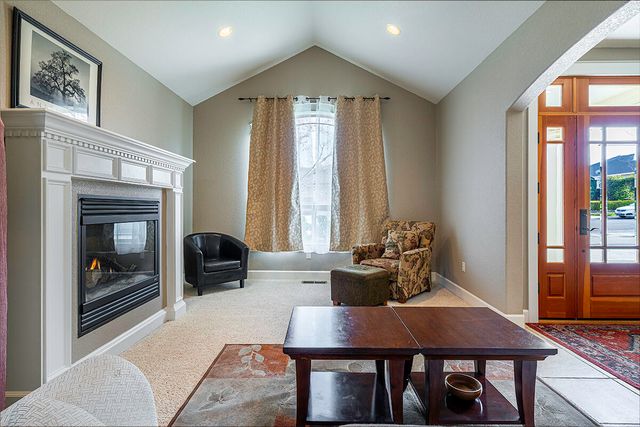 4584 Wolf Run Drive, Medford, OR 97504