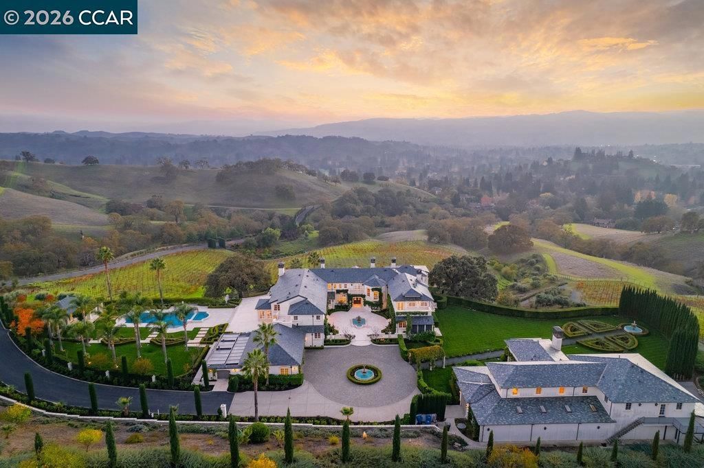 Image 1 of property listing at 10 10 Serenity Ln, Alamo, CA 94507