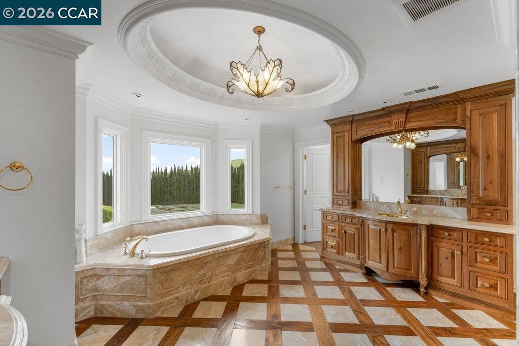 Image 10 of property listing at 10 10 Serenity Ln, Alamo, CA 94507