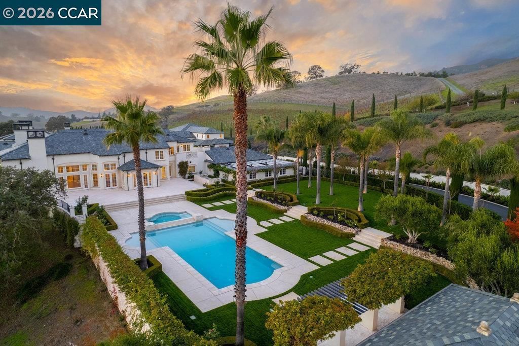 Image 11 of property listing at 10 10 Serenity Ln, Alamo, CA 94507