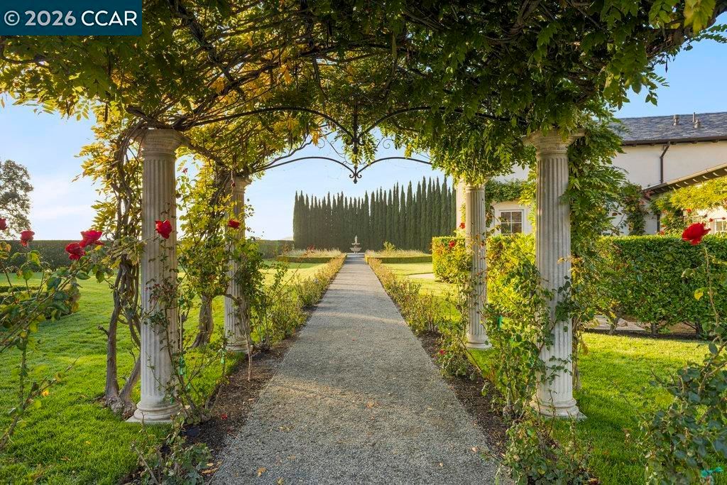 Image 13 of property listing at 10 10 Serenity Ln, Alamo, CA 94507