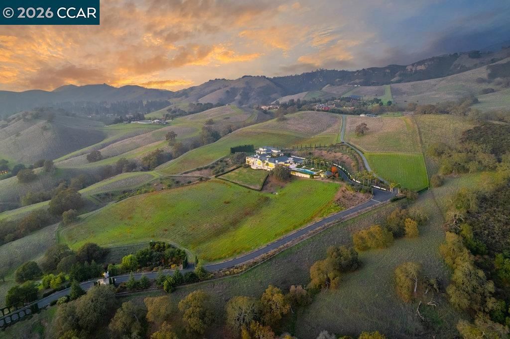 Image 59 of property listing at 10 10 Serenity Ln, Alamo, CA 94507