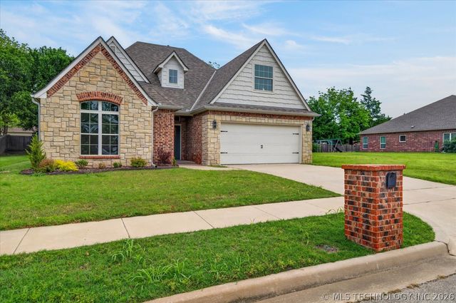 3224 Boardwalk Court, Bartlesville, OK 74006