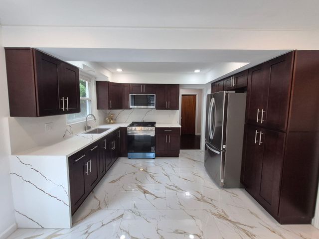 25725 Dunbar Street, Southfield, MI 48033