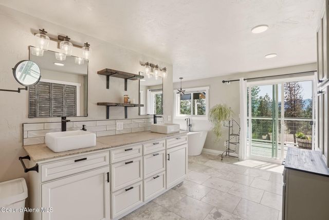 16696 W Hollister Hills DR, Hauser, ID 83854