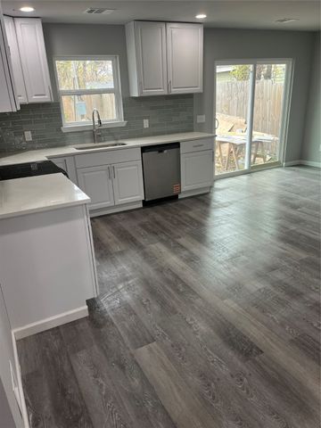 3228 Elsie Faye Heggins Street, Dallas, TX 75215