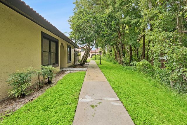 530 HUNTER CIRCLE, Kissimmee, FL 34758