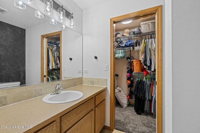 688 N SPARKLEWOOD CT, Post Falls, ID 83854