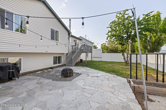 688 N SPARKLEWOOD CT, Post Falls, ID 83854