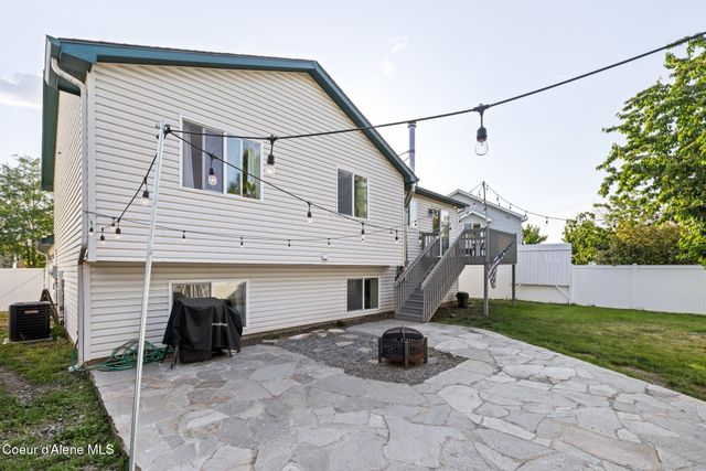688 N SPARKLEWOOD CT, Post Falls, ID 83854
