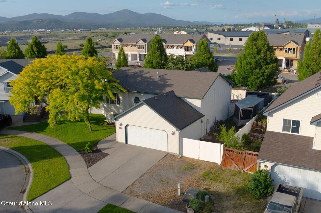 688 N SPARKLEWOOD CT, Post Falls, ID 83854