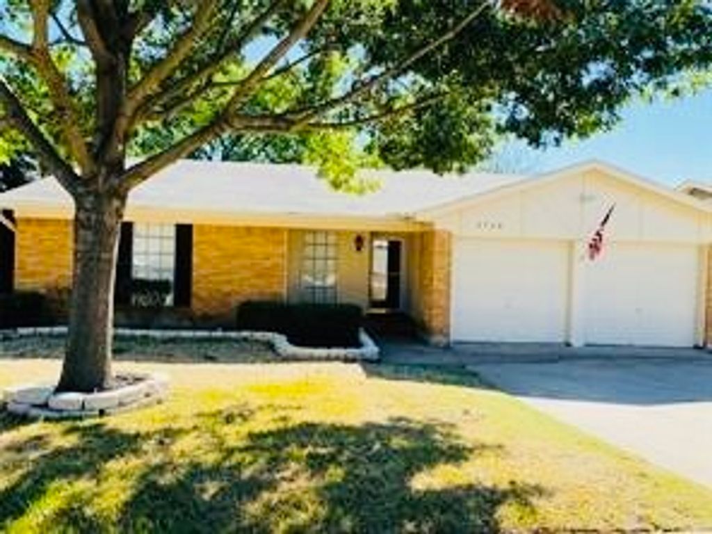 6540 Meadowlark Lane E, Watauga, TX 76148