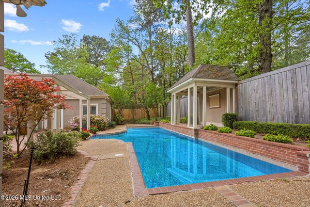 11 Highland Meadows Drive, Jackson, MS 39211