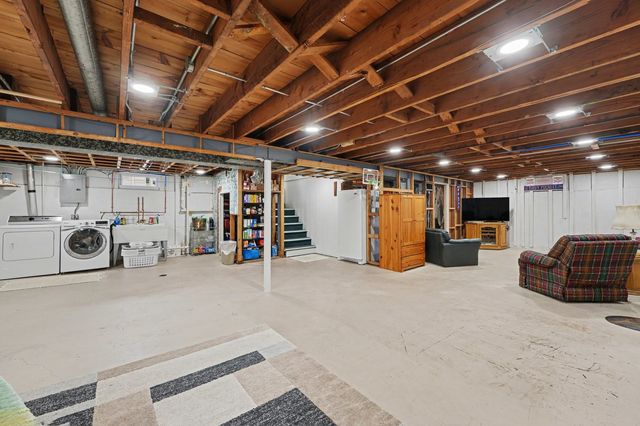 735 E 163rd Street, South Holland, IL 60473