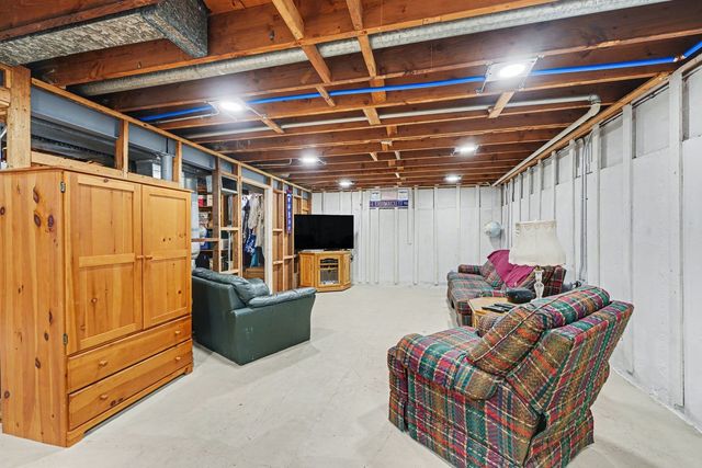 735 E 163rd Street, South Holland, IL 60473