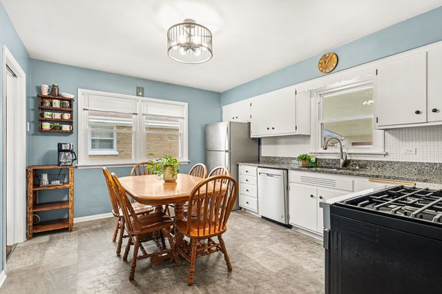 735 E 163rd Street, South Holland, IL 60473