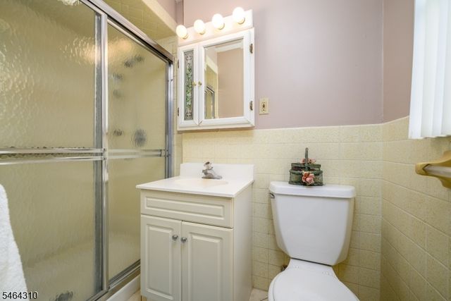 385 Jensen Ave, Rahway City, NJ 07065