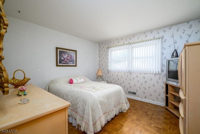 385 Jensen Ave, Rahway City, NJ 07065