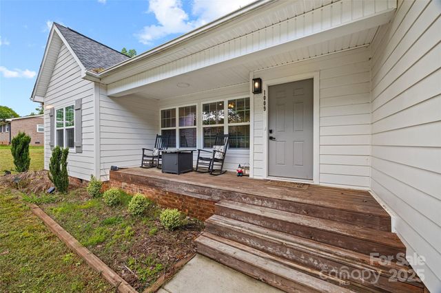 1009 Rainbow Circle, Catawba, SC 29704