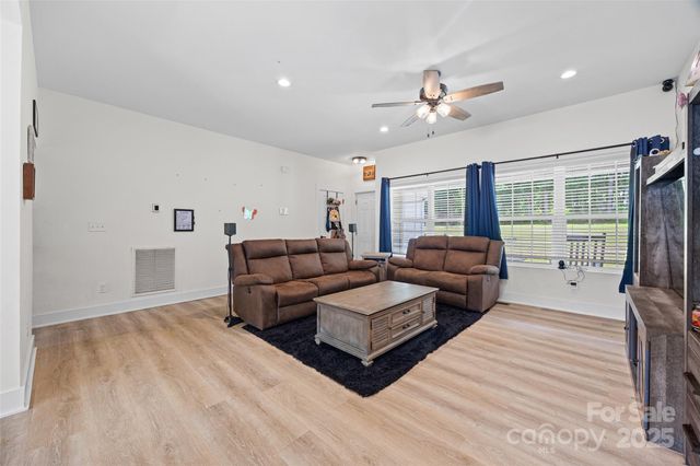 1009 Rainbow Circle, Catawba, SC 29704