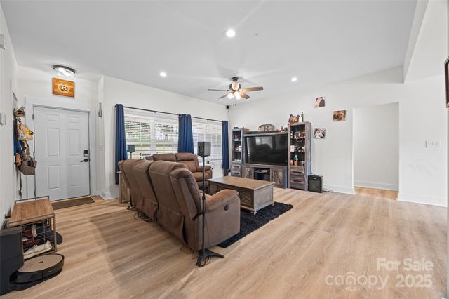 1009 Rainbow Circle, Catawba, SC 29704
