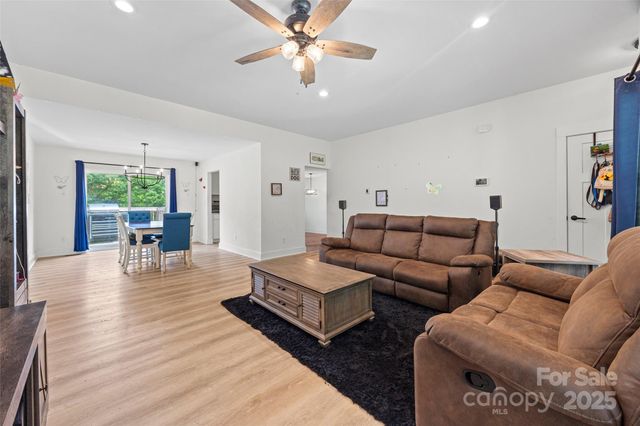1009 Rainbow Circle, Catawba, SC 29704