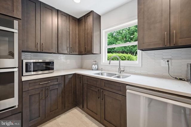 12101 GATEWATER DR, Potomac, MD 20854