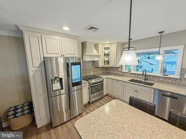 207 N 34TH ST, Camp Hill, PA 17011