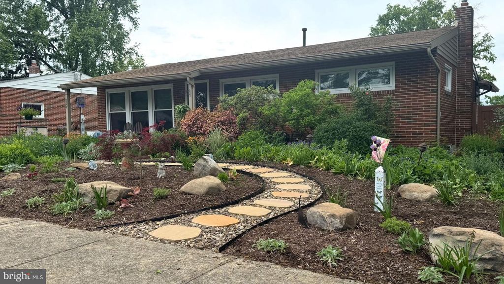 207 N 34TH ST, Camp Hill, PA 17011