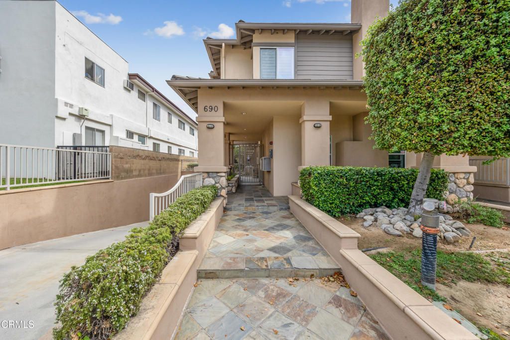 690 S Marengo Avenue 5, Pasadena, CA 91106 — photo 2