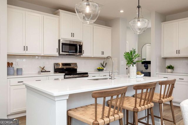 868 Leraes Way, Loganville, GA 30052