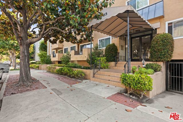 705 Westmount Drive 209, West Hollywood, CA 90069
