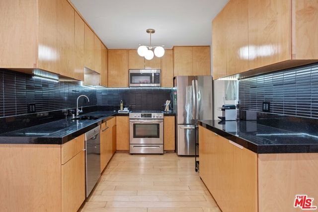 705 Westmount Drive 209, West Hollywood, CA 90069