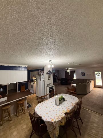 213 COUNTY ROAD 3131, De Berry, TX 75639