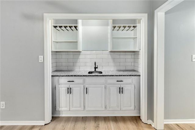 1912 NW Manor Drive, Blue Springs, MO 64014