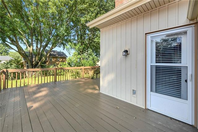 1912 NW Manor Drive, Blue Springs, MO 64014