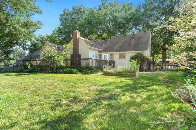 1912 NW Manor Drive, Blue Springs, MO 64014