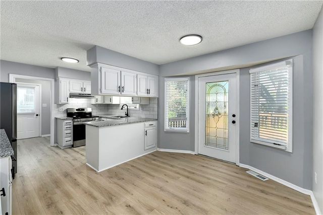 1912 NW Manor Drive, Blue Springs, MO 64014