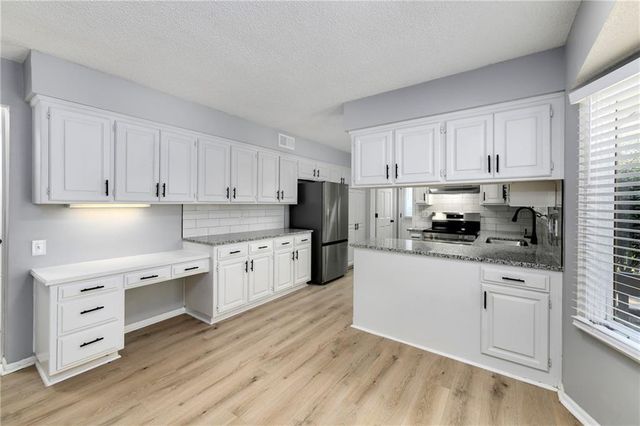 1912 NW Manor Drive, Blue Springs, MO 64014