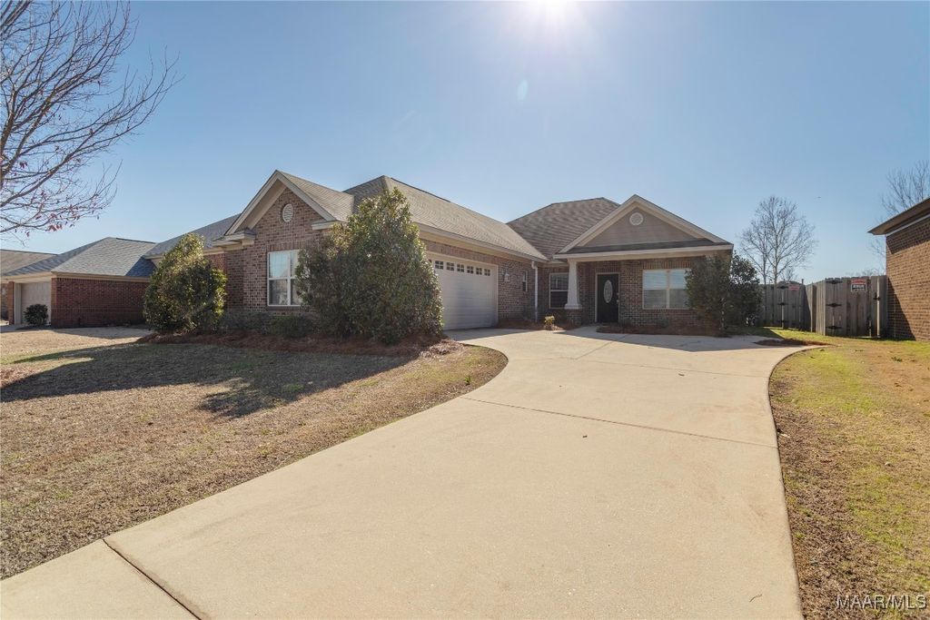 8740 PEMBERTON Park, Montgomery, AL 36117