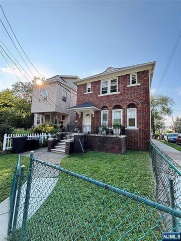215 Totowa Avenue, Paterson, NJ 07522