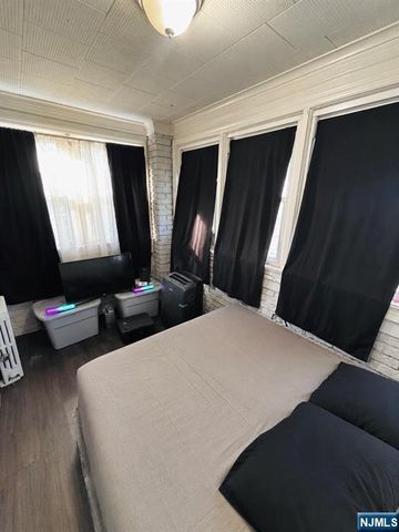 215 Totowa Avenue, Paterson, NJ 07522