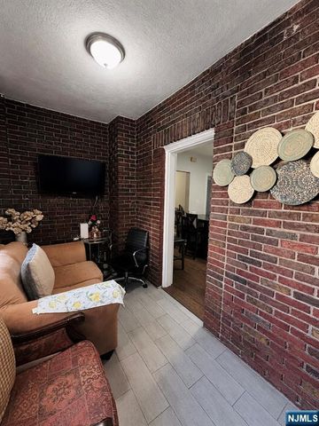215 Totowa Avenue, Paterson, NJ 07522