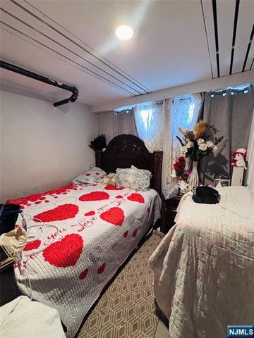 215 Totowa Avenue, Paterson, NJ 07522